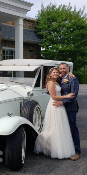 wedding couple in front of Rolls Royce